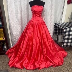 Sherri Hill Coral Pink Strapless Ball Gown Prom Formal Dress NWT Train Elegant